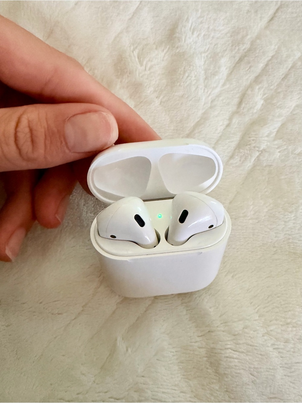 Authentic Apple AirPods 1st Gen 🎧🤍